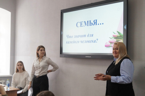 В Губернаторском колледже стартовал фестиваль «Вектор Семьи: перезагрузка»