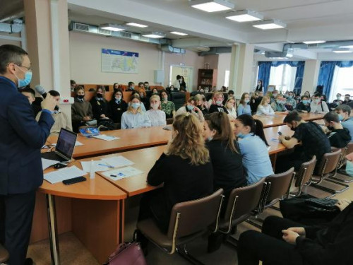 Студенты Губенаторского колледжа встретились с руководителем избирательной комиссии