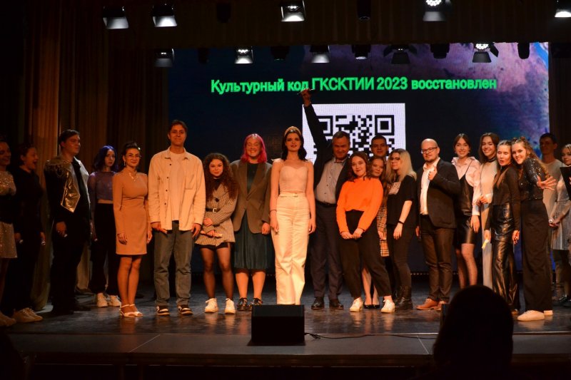 Директор Губернаторского колледжа поздравил выпускников 
