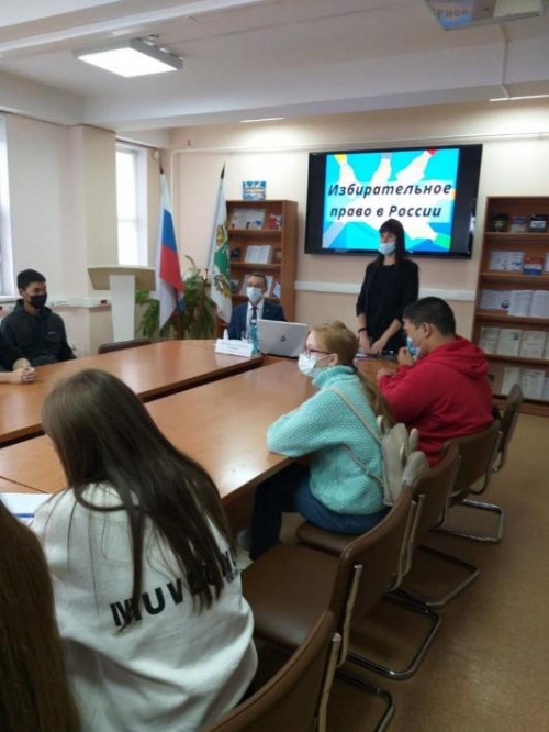 Студенты Губернаторского колледжа посетили мероприятие, посвящённое истории выборов