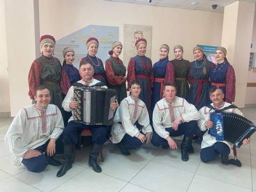На красную дорожку победителей выходят наши вокалисты-народники
