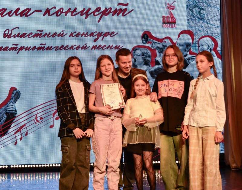 Более двухсот участников собрал Областной конкурс патриотической песни.