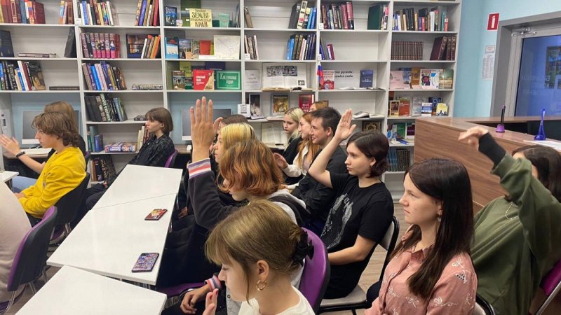 Разговор на важную и актуальную тему прошёл в библиотеке колледжа