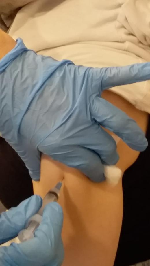 Почти 40 человек посетили временный пункт вакцинации в Губернаторском колледже