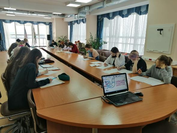 Студенты Губернаторского колледжа приняли участие в Этнографическом диктанте