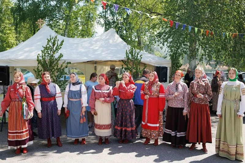 Коллективы Губернаторского колледжа приняли участие в «Троицком хороводе»